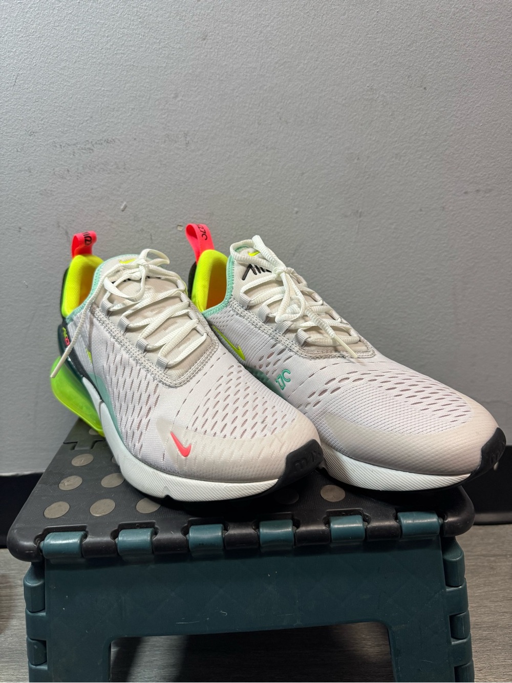 Nike Men’s White 270s air max men's 9